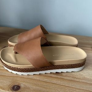 Donald Pliner Fido Platform Wedge Sandal. Size 8.5, Color: Camel Leather Upper